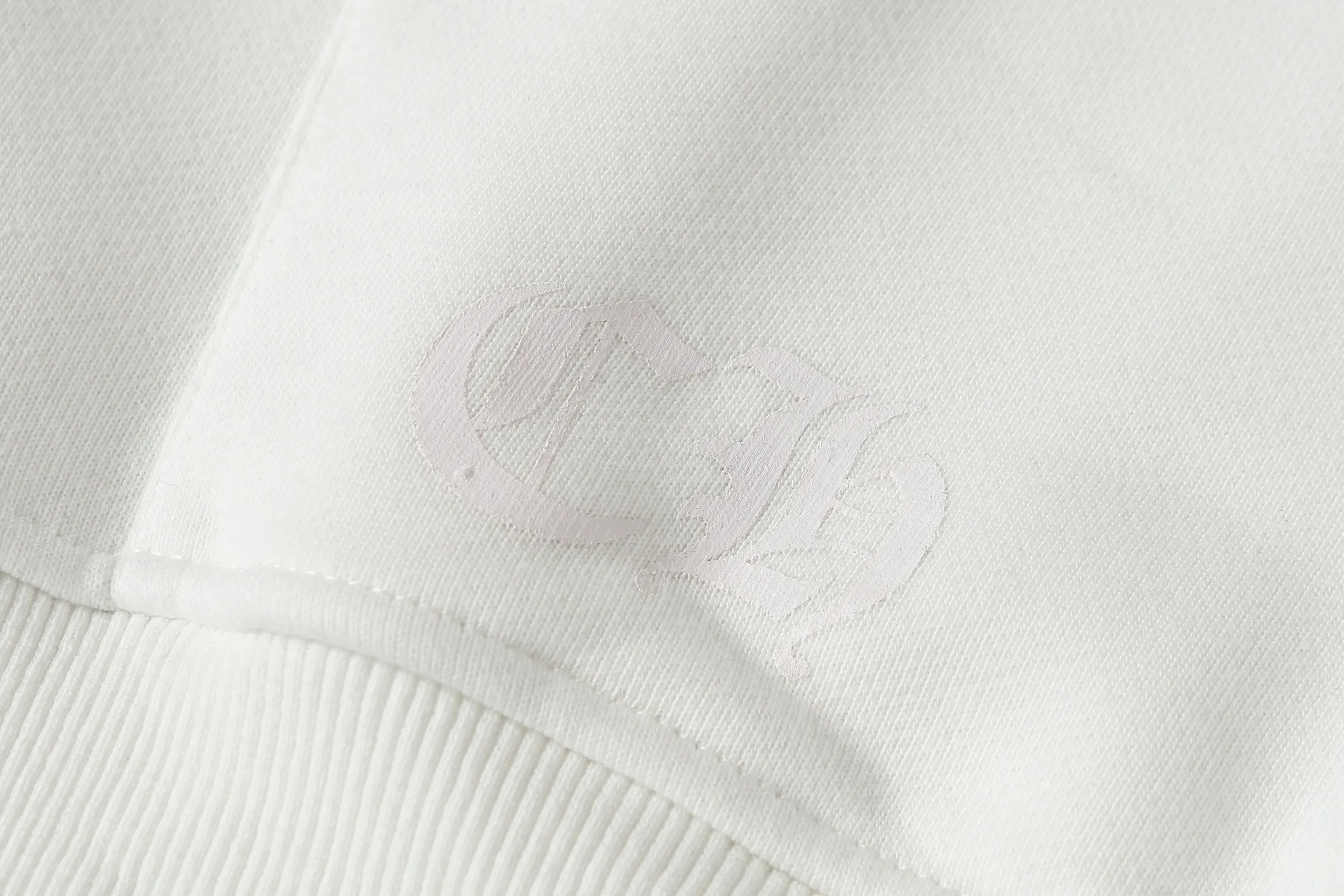 P240 3124 cross-border running quantity model. If you are pursuing quality, please place an order. -Chrome Hearts/Chrome Hearts Colorful Sanskrit Printed Hoodie -High weight, high density and high quality. The wool is soft, delicate and skin-friendly. It feels soft and silky. It has excellent warmth and skin-friendly properties. -Size: S M L XL